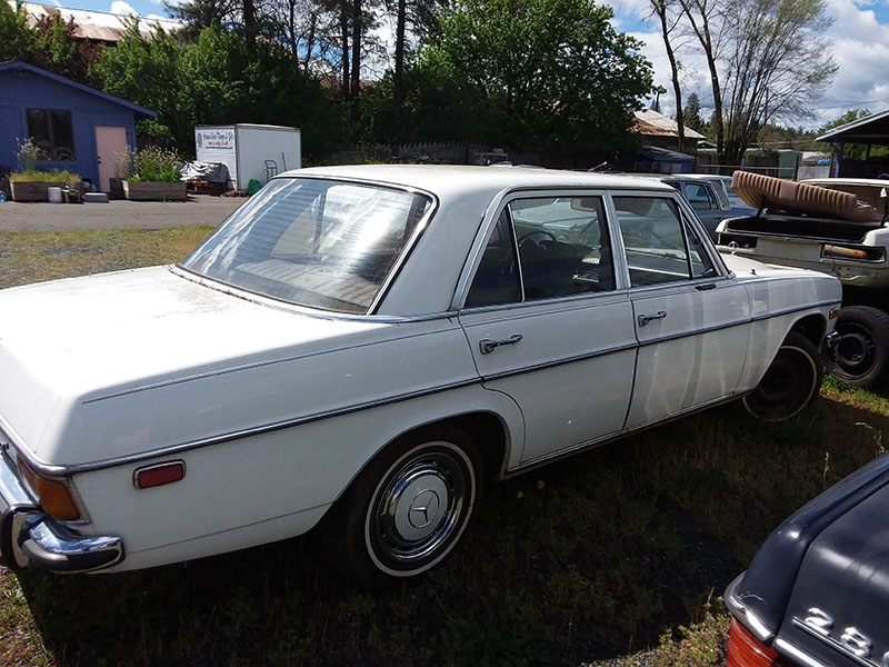 In our Salvage Yard: 1968 Mercedes W115 220D Parts